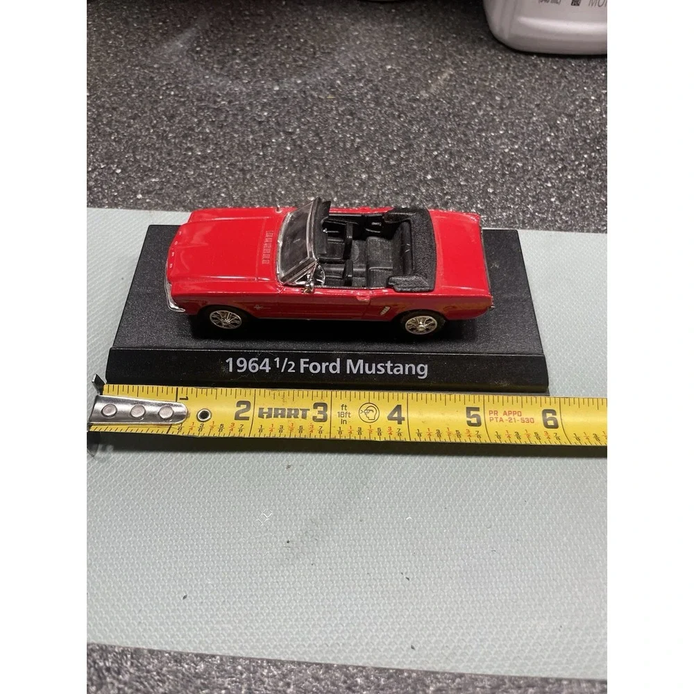 Motormax 1964 1/2 Ford Mustang Convertible‎ Light MMAX73212MG Red Cool 1:43